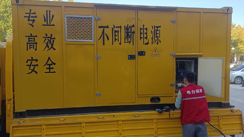 山丹柴油发电机组和UPS电源配合使用时，如何避免切换过程中的电力中断？